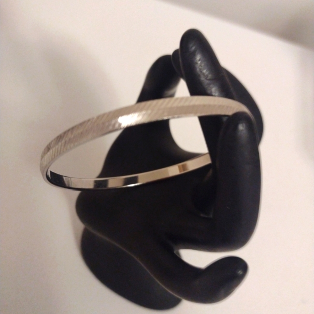 Vintage Monet Silver Tone Bangle Bracelet W/ Striations 7.5" On Bracelet Sizer